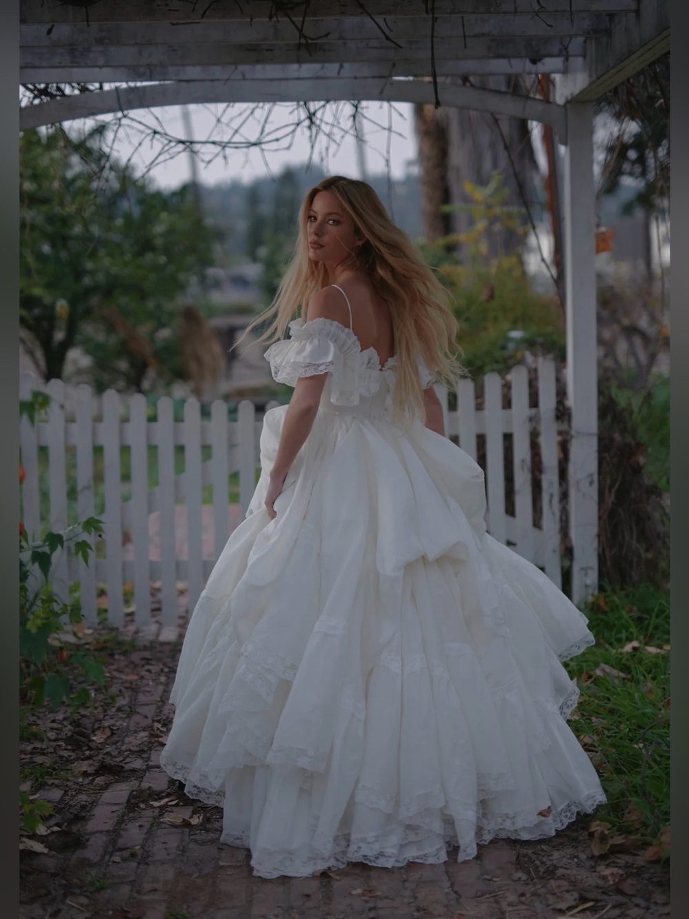 Selkie My Beloved Gown - Picture 2 of 7